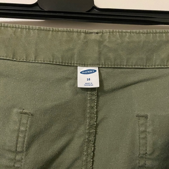 Green Old Navy Cargo Pants - Picture 5 of 8